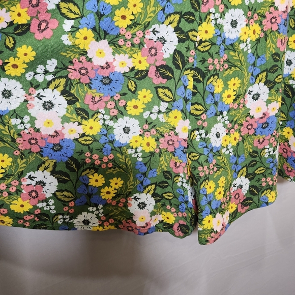 Green and White Floral Wrap Puff Sleeve Romper - Picture 6 of 13